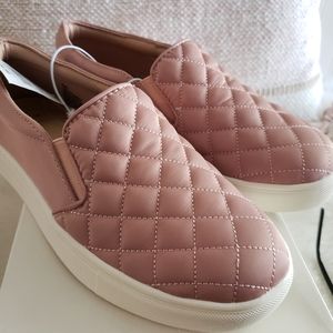 Women's pink mauve a new day sneaker tennis shoes size 5 wide, new with tags.